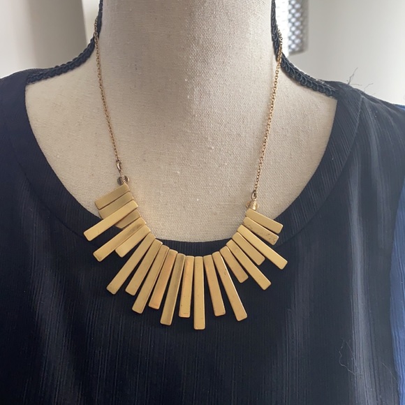 J CREW gold fashion necklace - Picture 2 of 6